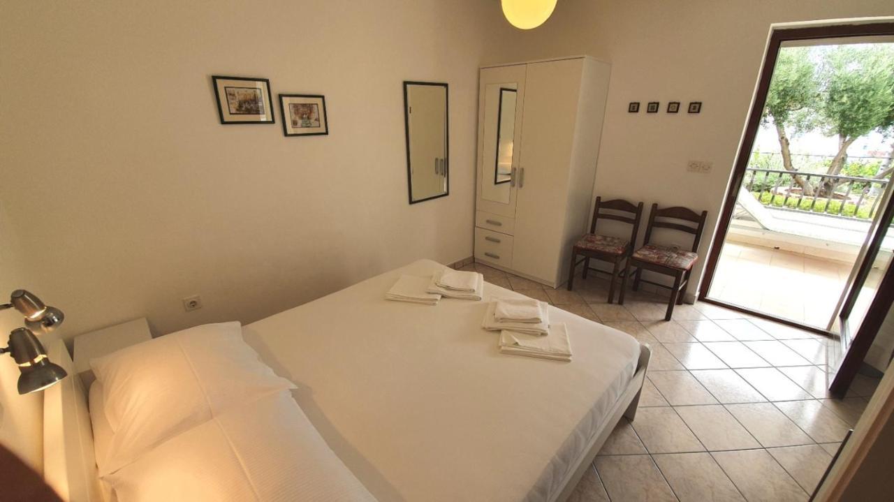 Apartments Dora Banjol エクステリア 写真