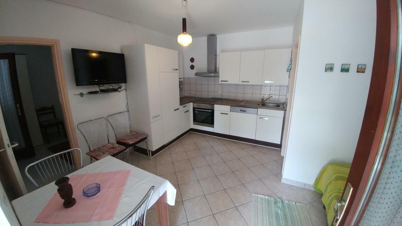 Apartments Dora Banjol エクステリア 写真