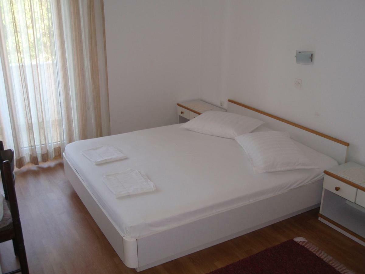 Apartments Dora Banjol エクステリア 写真