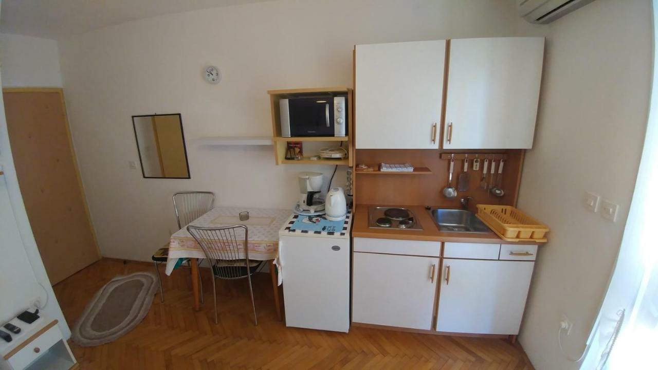 Apartments Dora Banjol エクステリア 写真